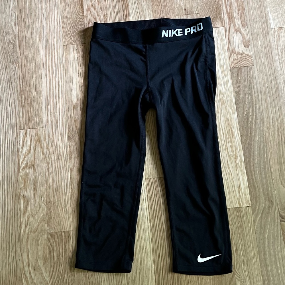 Girls Nike pro crop leggings